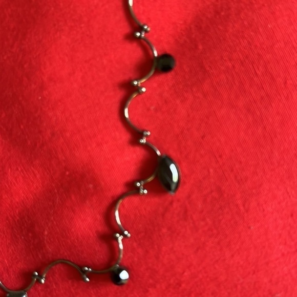 Anne Klein black small necklace. - Picture 4 of 5
